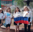 В день Государственного флага молодежь Миасса раздавала ленточки - Миасский рабочий
