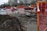 Весной тает не только снег — асфальт провалился около остановки «Степана Разина»